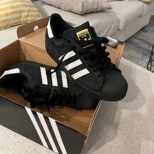 Adidas superstars